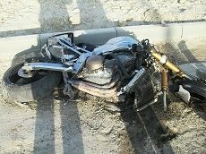 В Ставрополе мотоцикл столкнулся с "семеркой", водитель погиб В Ставрополе мотоцикл столкнулся с "семеркой", водитель погиб