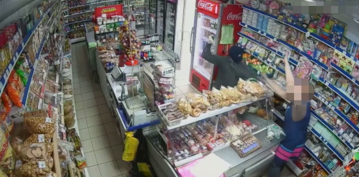 Грабитель в маске и с монтировкой ворвался в один из магазинов на Ставрополье