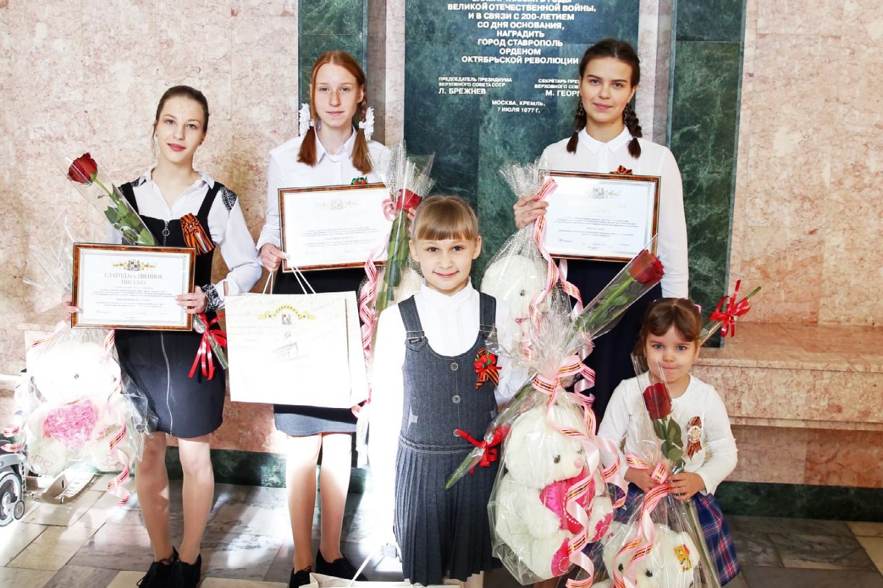 В администрации Ставрополя чествовали юных художниц В администрации Ставрополя чествовали юных художниц