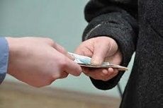 Гражданин Азербайджана обвиняется в покушении на дачу взятки Гражданин Азербайджана обвиняется в покушении на дачу взятки