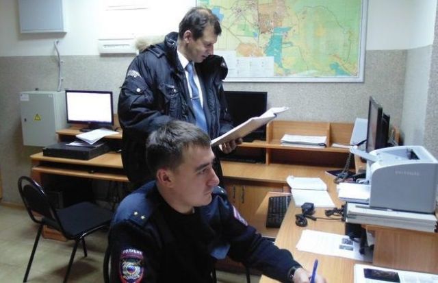 Общественник проверил работу дежурной части в Лермонтове Общественник проверил работу дежурной части в Лермонтове