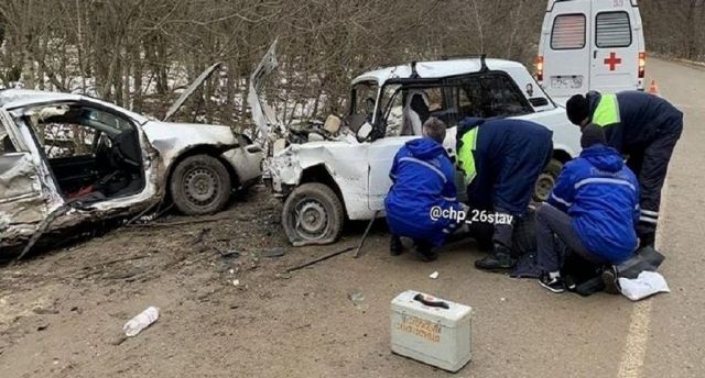 Под Ставрополем в аварии погибла женщина и пострадали три человека Под Ставрополем в аварии погибла женщина и пострадали три человека
