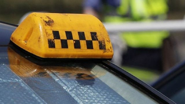 В Ставрополе таксист украл деньги пассажира с помощью забытого в салоне телефона В Ставрополе таксист украл деньги пассажира с помощью забытого в салоне телефона