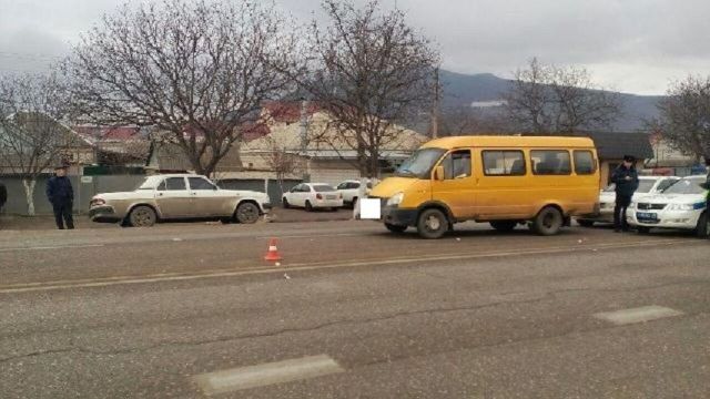 Под Пятигорском водитель маршрутки сбил пешехода Под Пятигорском водитель маршрутки сбил пешехода
