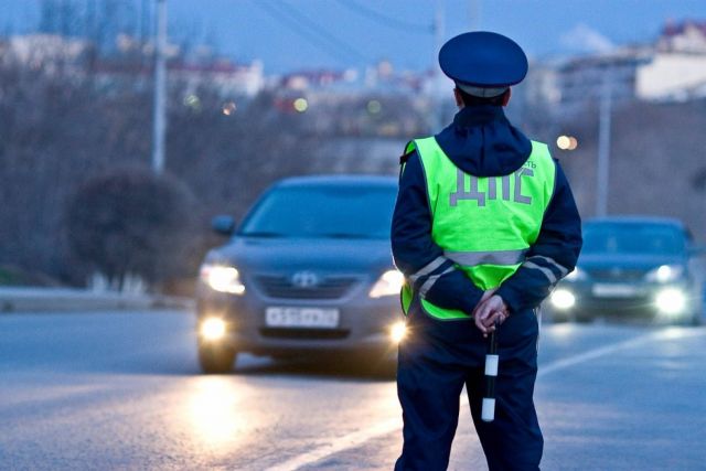 На Ставрополье лопнувшее колесо фуры убило двух молодых людей На Ставрополье лопнувшее колесо фуры убило двух молодых людей