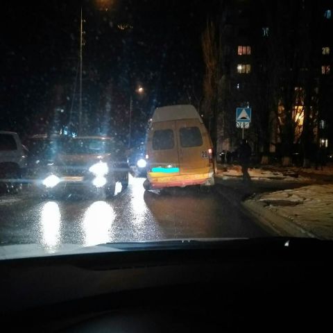 В Ставрополе у маршрутки на ходу отвалилось колесо В Ставрополе у маршрутки на ходу отвалилось колесо
