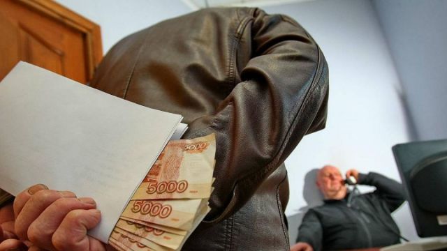 На Ставрополье экс-чиновник подозревается во взяточничестве в крупном размере На Ставрополье экс-чиновник подозревается во взяточничестве в крупном размере