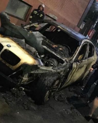 В Ставрополе ночью сгорела дорогая иномарка В Ставрополе ночью сгорела дорогая иномарка