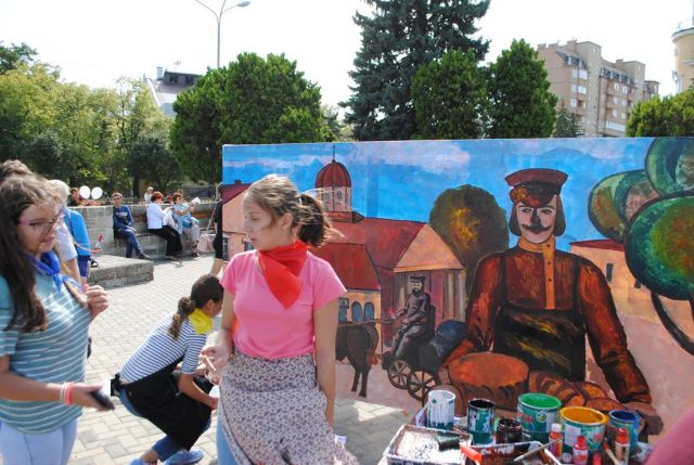 На городских остановках в Ставрополе появились детские рисунки На городских остановках в Ставрополе появились детские рисунки