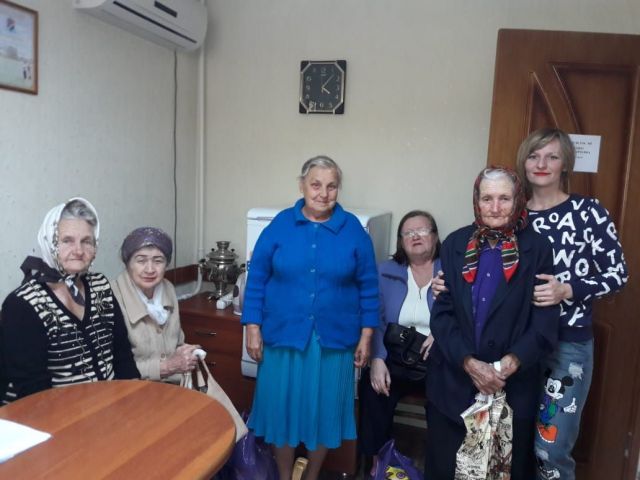 В Невинномысске малоимущие пенсионеры получили продуктовые наборы В Невинномысске малоимущие пенсионеры получили продуктовые наборы