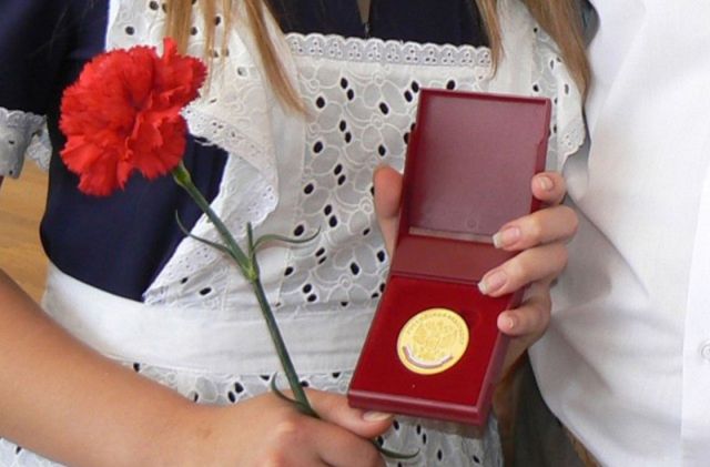 На Ставрополье 26 и 27 июня выпускникам школ вручат аттестаты На Ставрополье 26 и 27 июня выпускникам школ вручат аттестаты