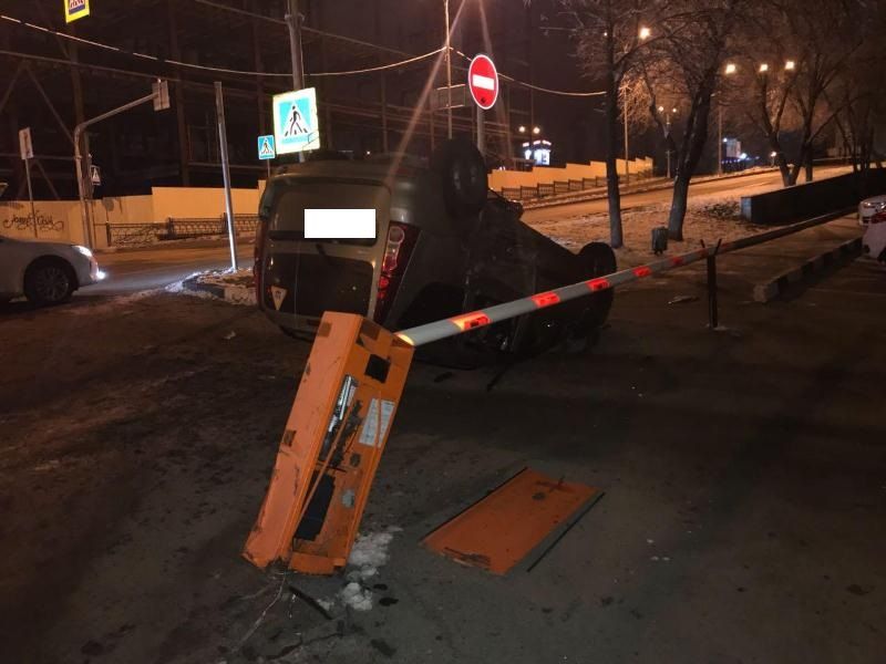 В Пятигорске перевернулась иномарка, пострадала пятилетняя девочка В Пятигорске перевернулась иномарка, пострадала пятилетняя девочка