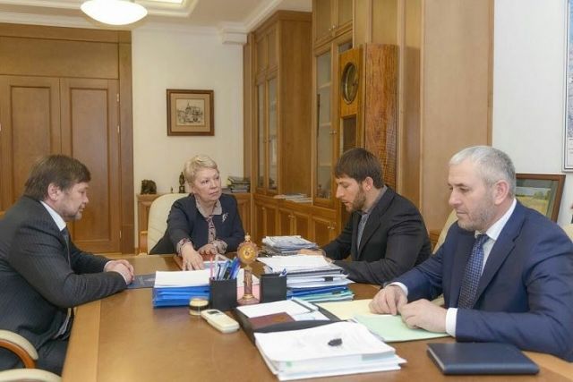 Власти обсудили пути решения проблем трёхсменного образования в школах СКФО Власти обсудили пути решения проблем трёхсменного образования в школах СКФО