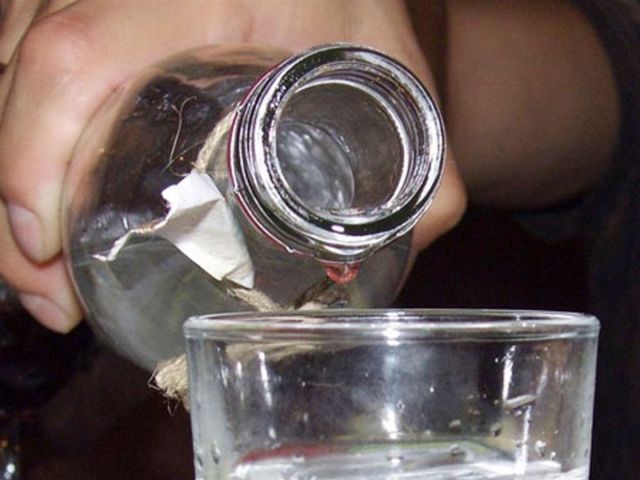 На Ставрополье за продажу водки с ацетоном осудили супругов На Ставрополье за продажу водки с ацетоном осудили супругов