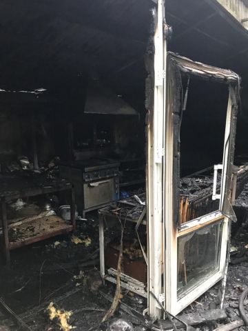 В парке Победы Ставрополя загорелось кафе «Оазис» В парке Победы Ставрополя загорелось кафе «Оазис»