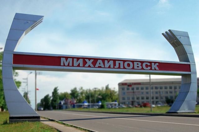 В Михайловске после очередной кражи деревьев высадили новые ели В Михайловске после очередной кражи деревьев высадили новые ели