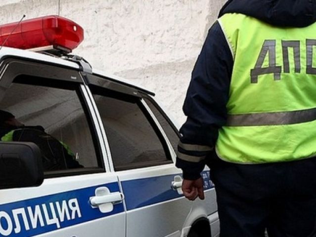 На Ставрополье полицейские по полю преследовали нетрезвую компанию на мотоцикле На Ставрополье полицейские по полю преследовали нетрезвую компанию на мотоцикле