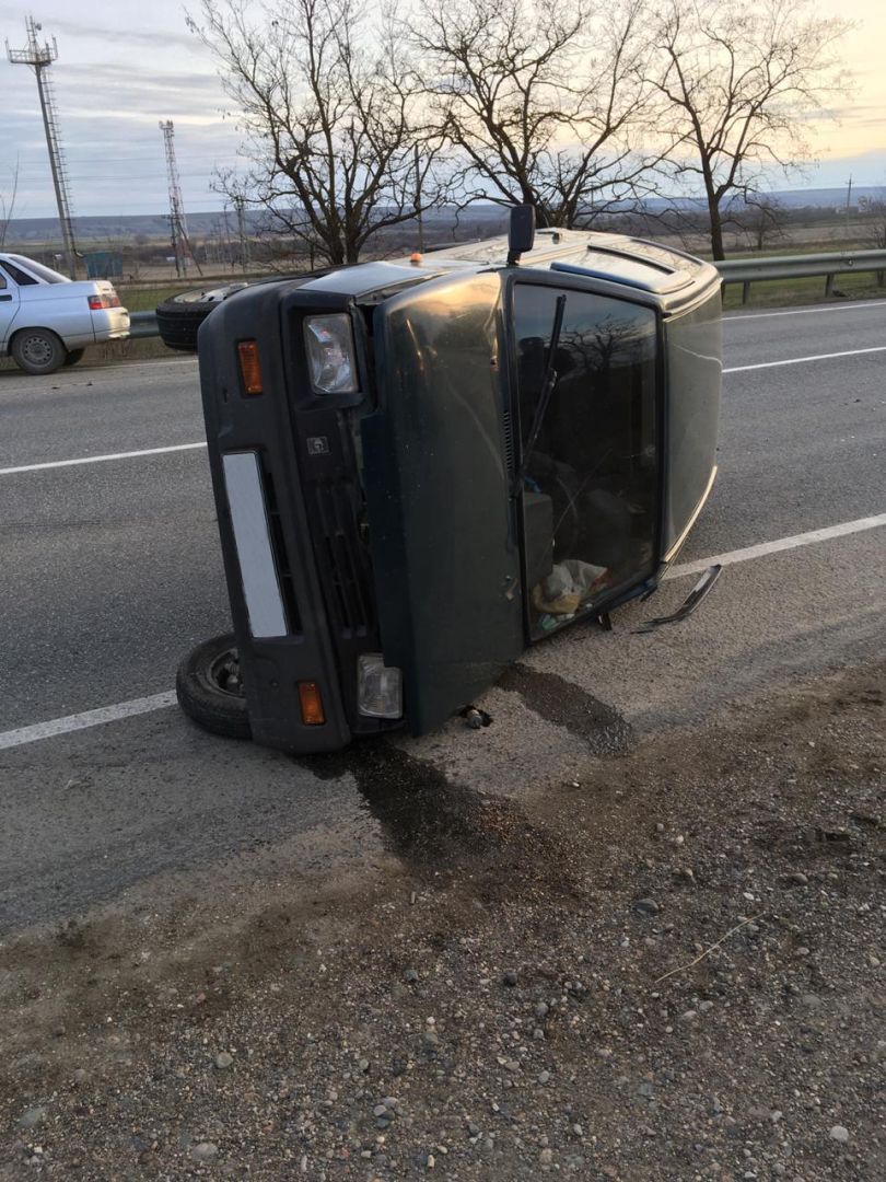 Пожарные и спасатели ликвидировали последствия дорожной аварии Пожарные и спасатели ликвидировали последствия дорожной аварии