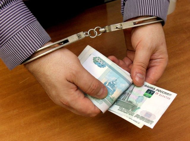 В Ессентуках вор похитил деньги на глазах хозяйки квартиры В Ессентуках вор похитил деньги на глазах хозяйки квартиры