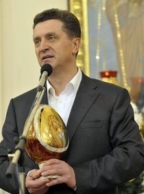 Валерий Гаевский принял участие во всенощной пасхальной службе Валерий Гаевский принял участие во всенощной пасхальной службе
