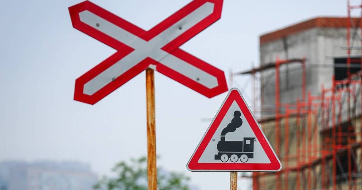На железнодорожных переездах Северного Кавказа за 9 месяцев погибло 11 человек На железнодорожных переездах Северного Кавказа за 9 месяцев погибло 11 человек