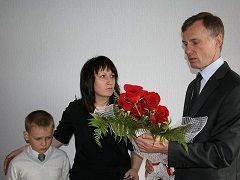 Семьям погибших сотрудников ОМОНа вручили ключи от новых квартир Семьям погибших сотрудников ОМОНа вручили ключи от новых квартир
