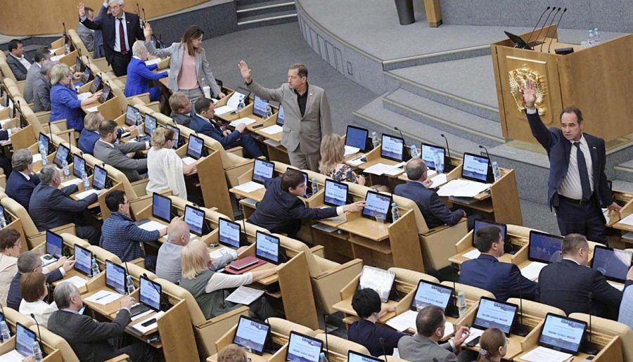 Госдума раскрыла сумму зарплат и пенсий своих депутатов Госдума раскрыла сумму зарплат и пенсий своих депутатов