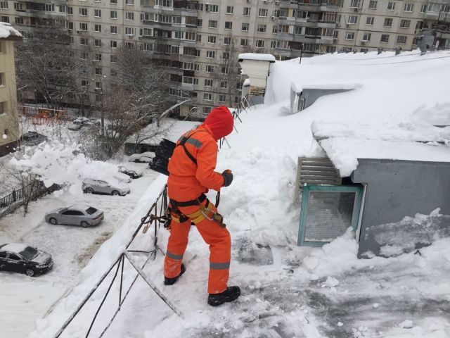 Ставропольцам рассказали, кто должен убирать сосульки с крыш, устранять наледь и расчищать сугробы Ставропольцам рассказали, кто должен убирать сосульки с крыш, устранять наледь и расчищать сугробы