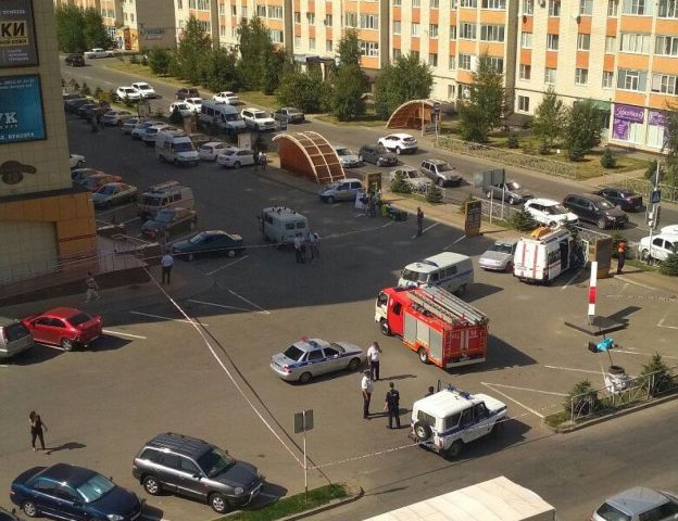 Торговый центр в Ставрополе оцепили полицейские Торговый центр в Ставрополе оцепили полицейские