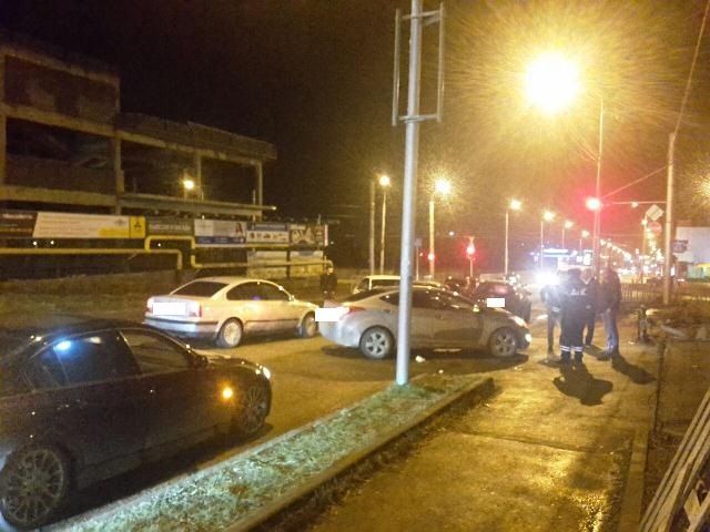 В Ставрополе столкнулись пять автомобилей, трое пострадали В Ставрополе столкнулись пять автомобилей, трое пострадали