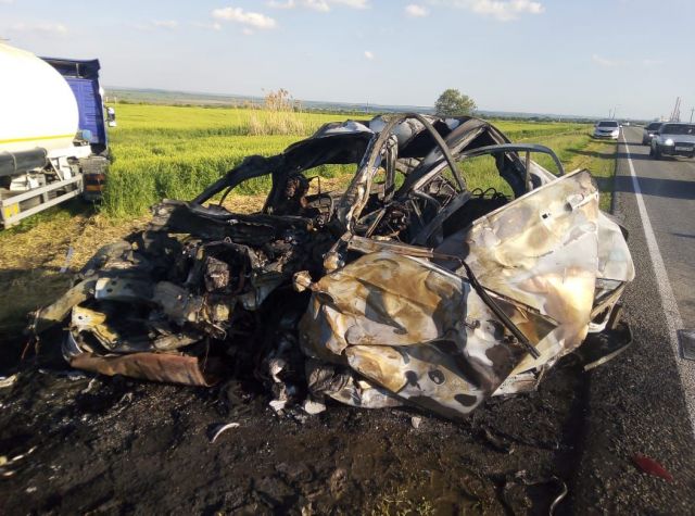 В Изобильненском округе в столкновении автомобилей погибли два человека В Изобильненском округе в столкновении автомобилей погибли два человека