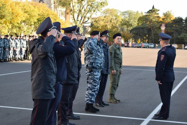 В Ставрополе прошёл торжественный смотр и развод подразделений Росгвардии и МВД В Ставрополе прошёл торжественный смотр и развод подразделений Росгвардии и МВД