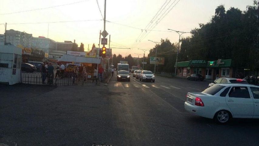 В Ставрополе водитель сбил 15-летнюю девочку на пешеходном переходе и скрылся В Ставрополе водитель сбил 15-летнюю девочку на пешеходном переходе и скрылся