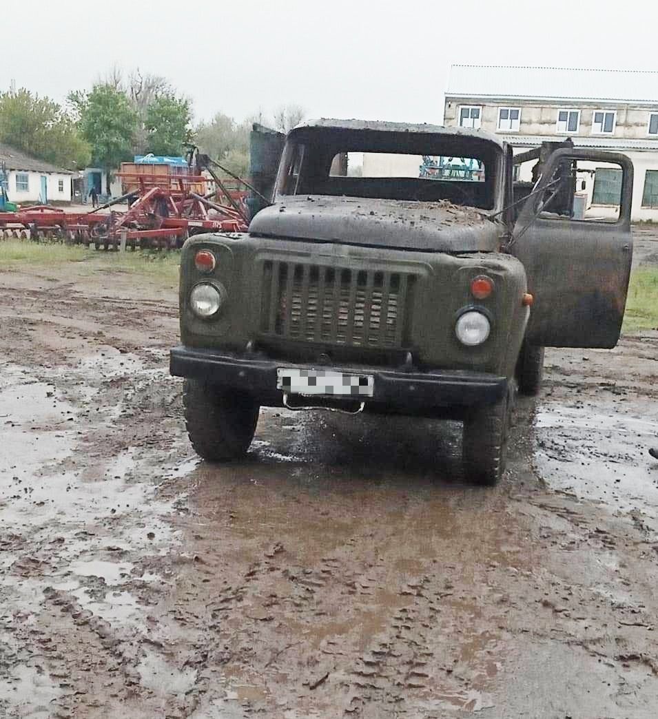 Грузовик загорелся в гараже в Петровском округе