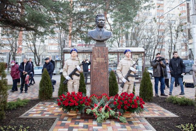 В краевой столице установили бюст разведчику Георгию Косенко В краевой столице установили бюст разведчику Георгию Косенко