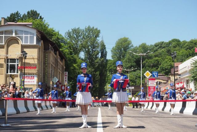 В Кисловодске торжественно открыли мост через Ольховку В Кисловодске торжественно открыли мост через Ольховку