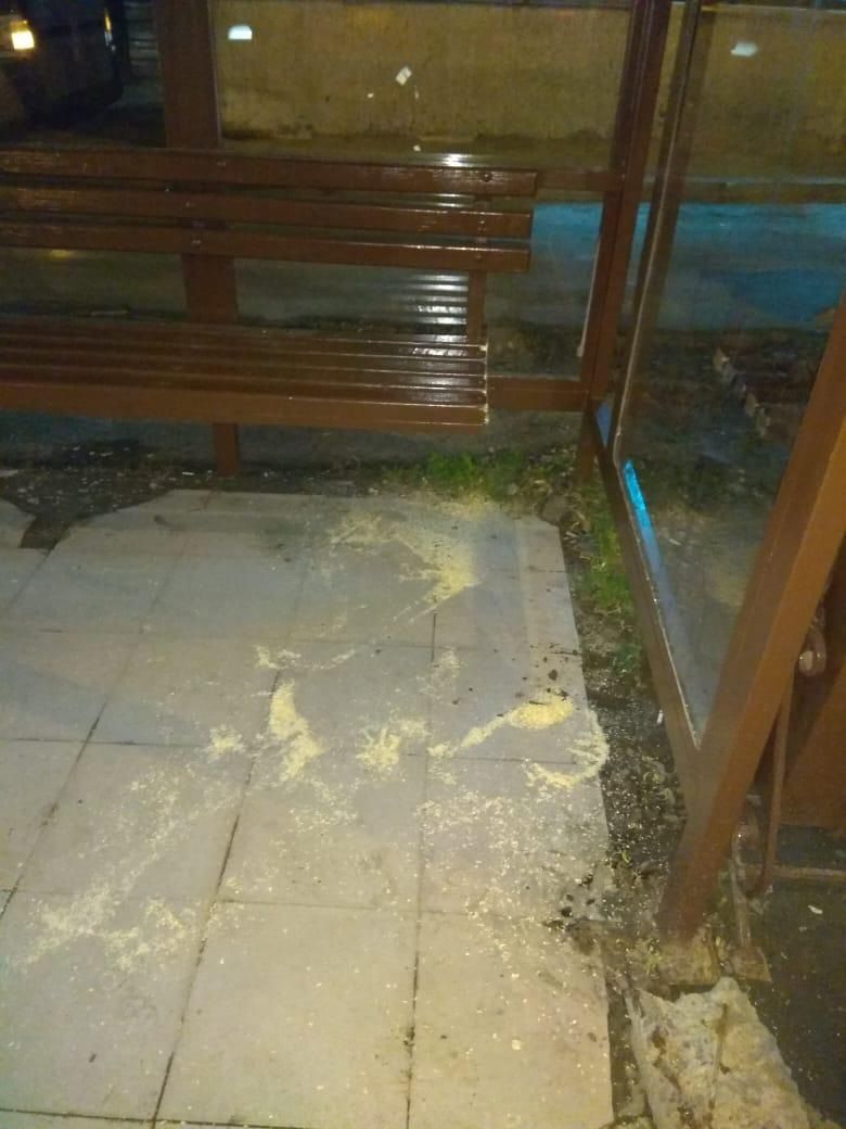 В Ставрополе спасатели помогли застрявшему в остановке мужчине В Ставрополе спасатели помогли застрявшему в остановке мужчине