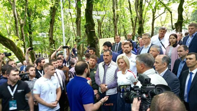 Губернатор Ставрополья, Рамзан Кадыров, Юнус-бек Евкуров и другие VIP-гости прибыли на «Машук-2018» Губернатор Ставрополья, Рамзан Кадыров, Юнус-бек Евкуров и другие VIP-гости прибыли на «Машук-2018»