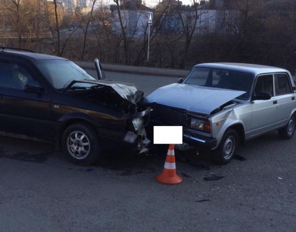 В Кисловодске два человека пострадали в ДТП легковушек В Кисловодске два человека пострадали в ДТП легковушек
