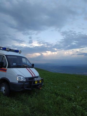 На Ставрополье с горы Юца буксировали застрявший автомобиль На Ставрополье с горы Юца буксировали застрявший автомобиль