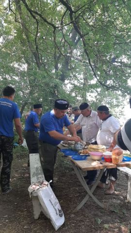 На берегу реки Терек встретились казаки станицы Галюгаевской и чеченцы На берегу реки Терек встретились казаки станицы Галюгаевской и чеченцы