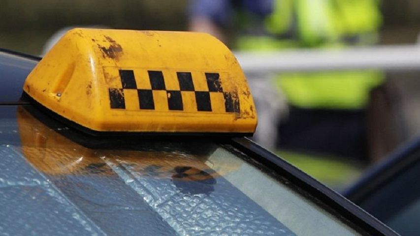 В Ставрополе таксист украл деньги пассажира с помощью забытого в салоне телефона В Ставрополе таксист украл деньги пассажира с помощью забытого в салоне телефона