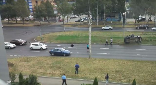 В Ставрополе в результате ДТП перевернулся автомобиль В Ставрополе в результате ДТП перевернулся автомобиль