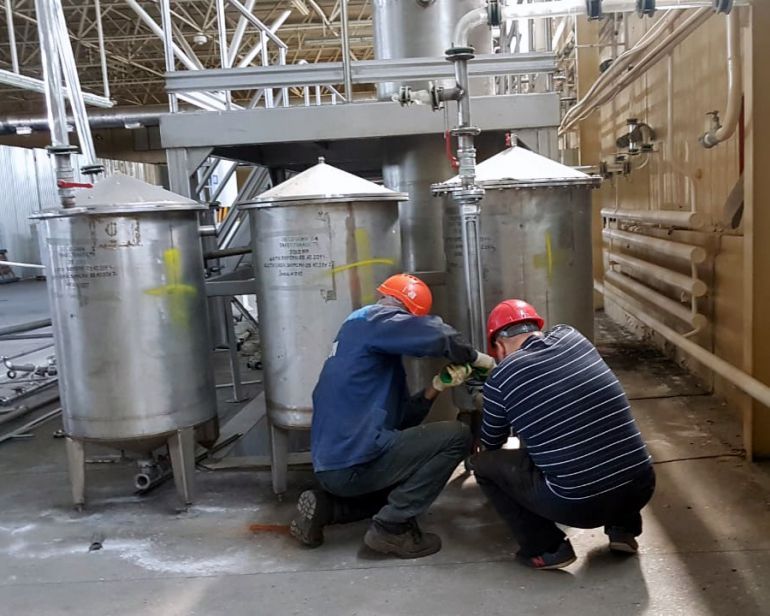 В Ставропольском крае ликвидируют нелегальный алкогольный завод В Ставропольском крае ликвидируют нелегальный алкогольный завод