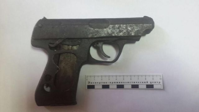 В Ставрополе женщина добровольно сдала в полицию оружие времён Второй мировой войны В Ставрополе женщина добровольно сдала в полицию оружие времён Второй мировой войны