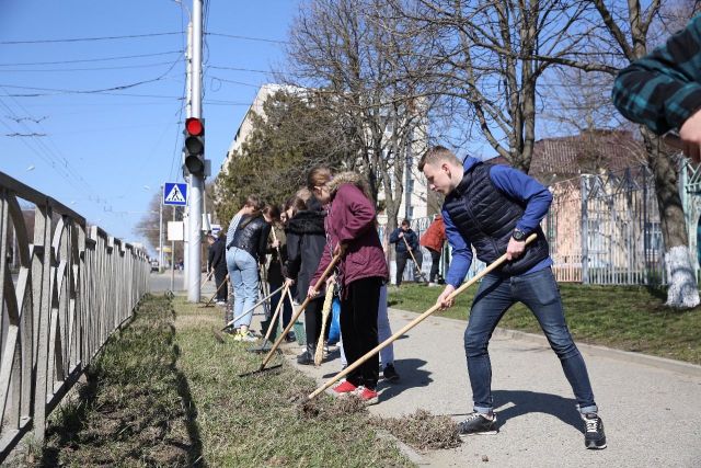 В Ставрополе 6 апреля прошёл массовый субботник В Ставрополе 6 апреля прошёл массовый субботник
