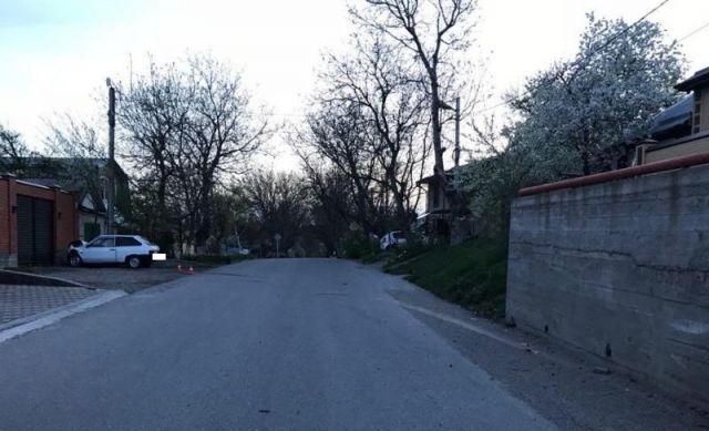 На Ставрополье пьяный водитель, убегая от полицейских, протаранил бетонную стену На Ставрополье пьяный водитель, убегая от полицейских, протаранил бетонную стену