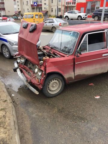 В Ставрополе легковушка врезалась в маршрутку, пострадали пять человек В Ставрополе легковушка врезалась в маршрутку, пострадали пять человек