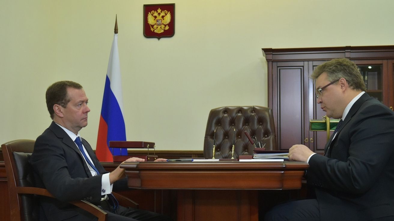 Дмитрий Медведев обсудил с главой Ставрополья вопросы, касающиеся статуса земель Дмитрий Медведев обсудил с главой Ставрополья вопросы, касающиеся статуса земель