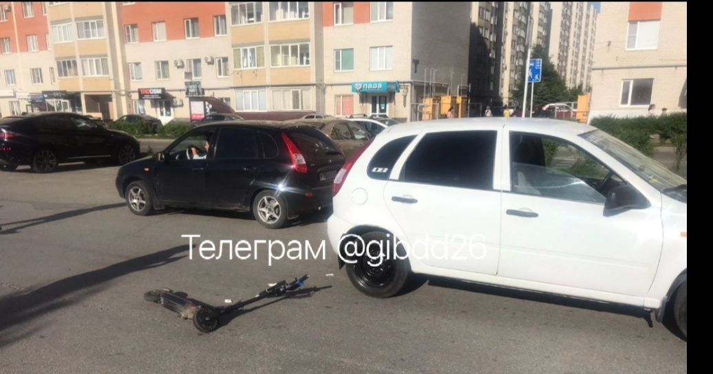 В Ставрополе легковушка сбила пенсионерку на электросамокате